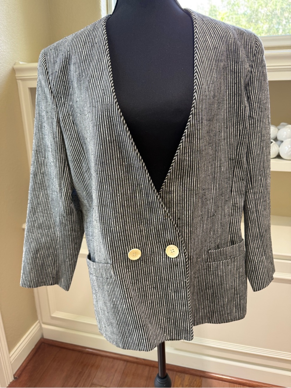 Great Vintage Linen Blend 12 Chaus Black and White Striped Lightweight Blazer